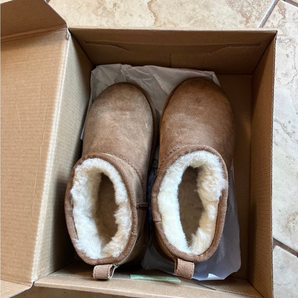 Kirkland Signature Girl’s Shearling  Ankle Boot Size 1 - Picture 1 of 5